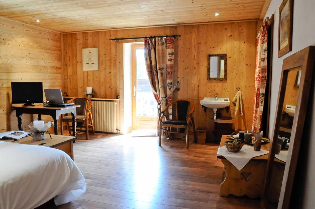 La Ferme D Emilienne Panzió Sallanches Szoba fotó